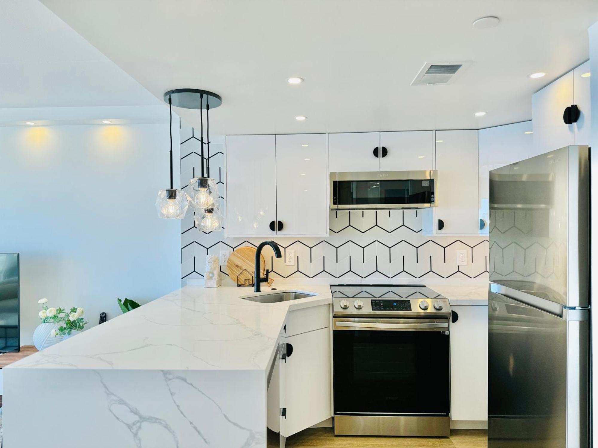 Panoramic Oceanview Resort - Full Kitchen In Each Room, 2 Swimming Pools, Onsite Restaurants, Fireworks Every Friday Honolulu Eksteriør bilde