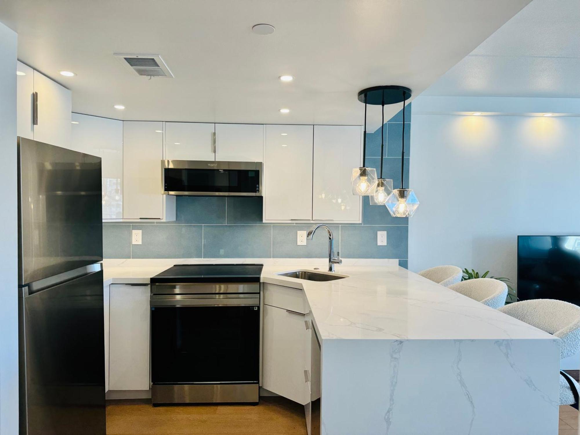 Panoramic Oceanview Resort - Full Kitchen In Each Room, 2 Swimming Pools, Onsite Restaurants, Fireworks Every Friday Honolulu Eksteriør bilde