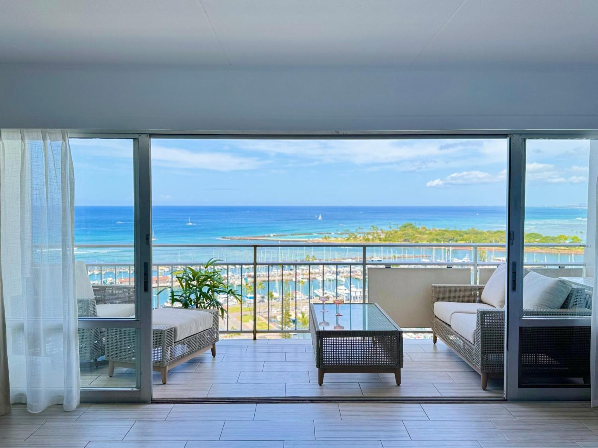 Panoramic Oceanview Resort - Full Kitchen In Each Room, 2 Swimming Pools, Onsite Restaurants, Fireworks Every Friday Honolulu Eksteriør bilde